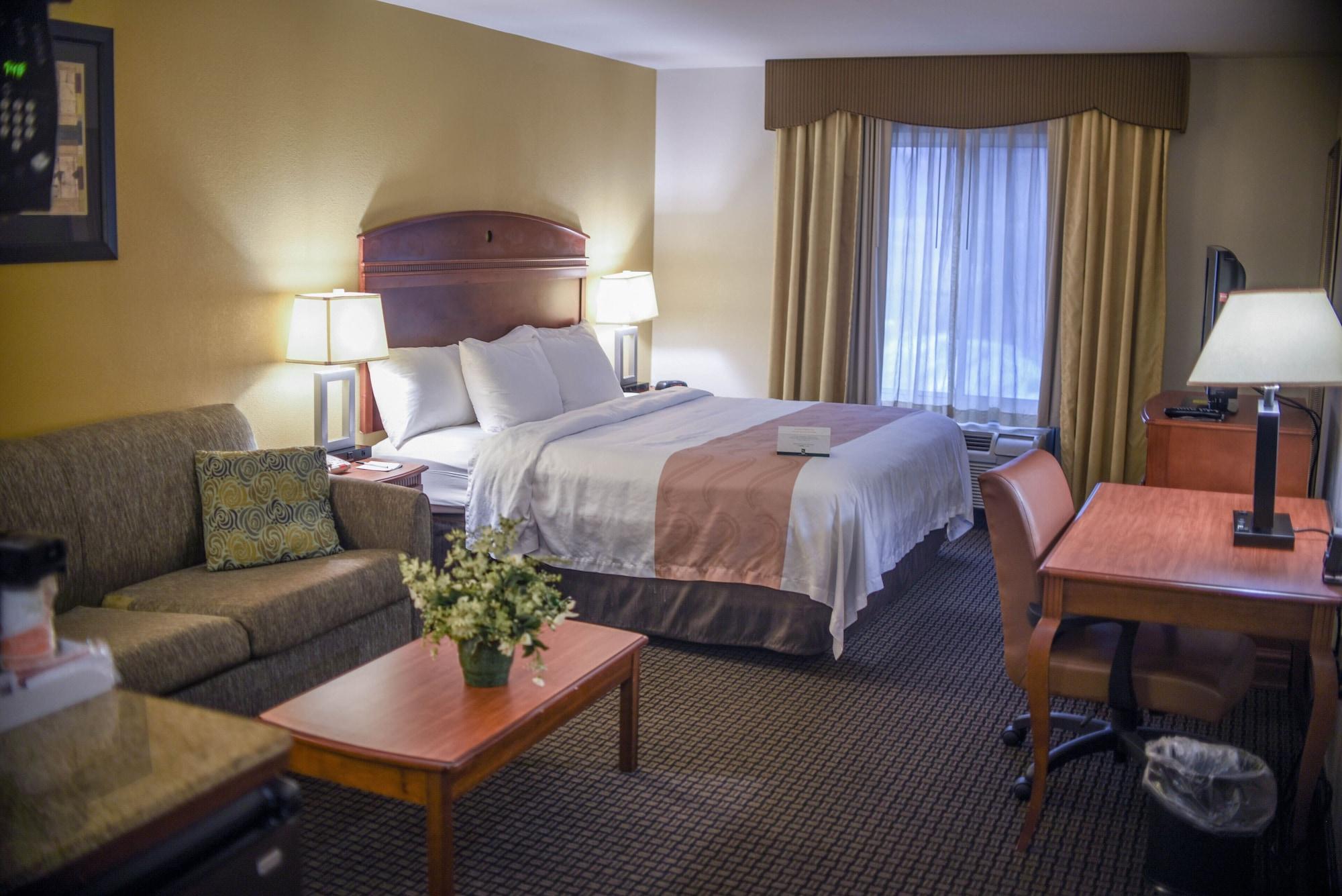 Quality Inn & Suites Northampton - Amherst Exterior foto