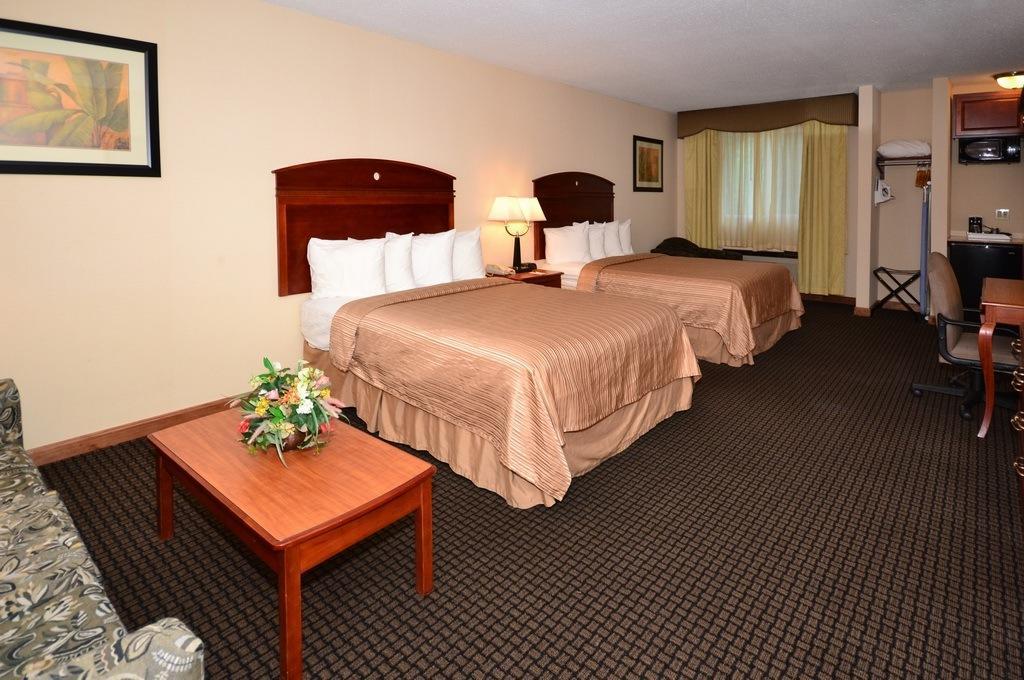 Quality Inn & Suites Northampton - Amherst Exterior foto