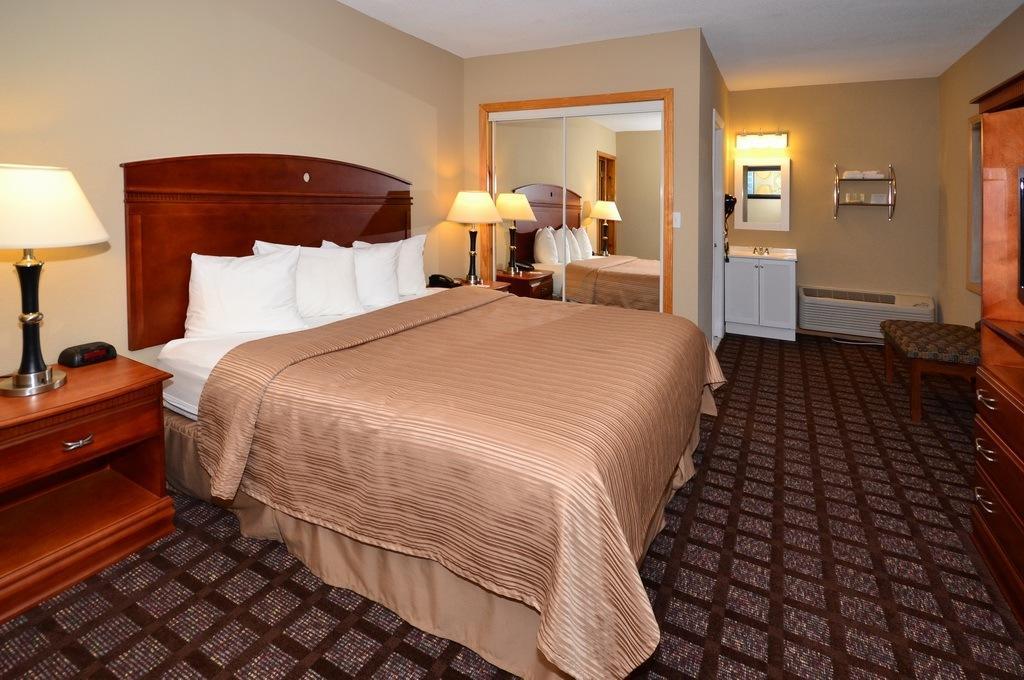 Quality Inn & Suites Northampton - Amherst Exterior foto