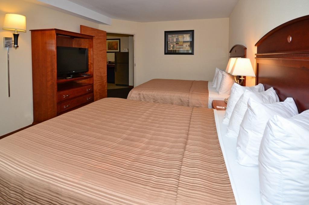 Quality Inn & Suites Northampton - Amherst Exterior foto