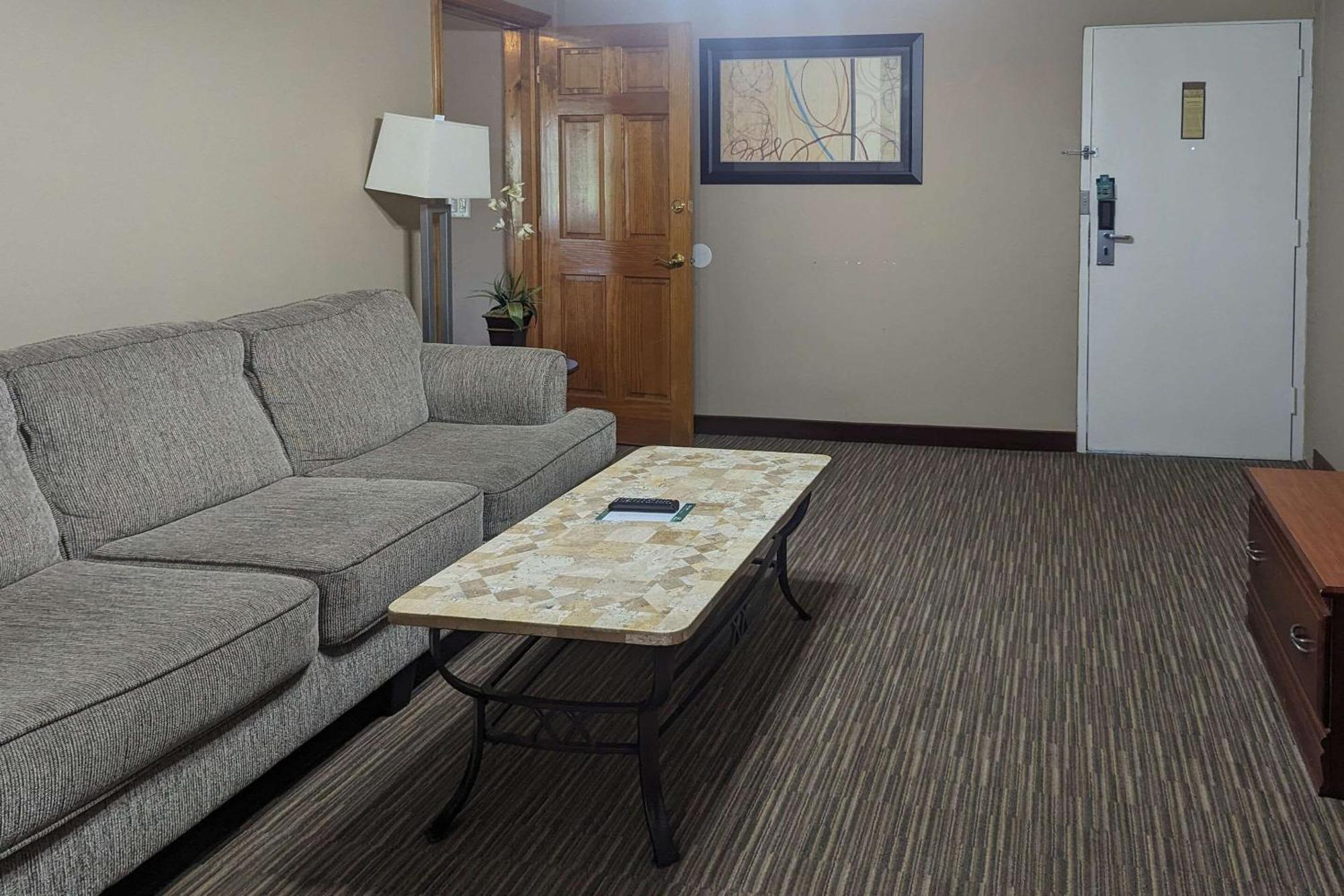 Quality Inn & Suites Northampton - Amherst Exterior foto